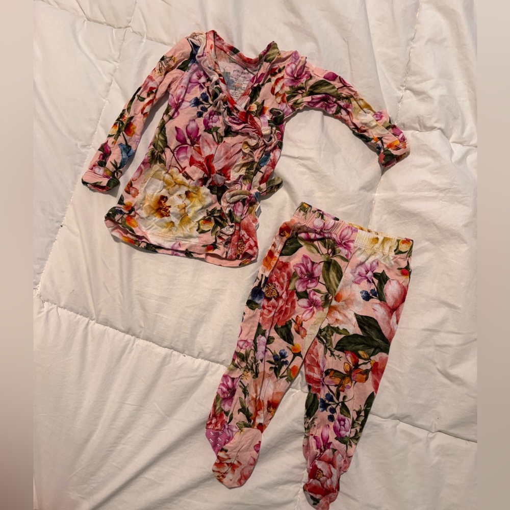 POSH Peanut Floral bamboo two piece set.